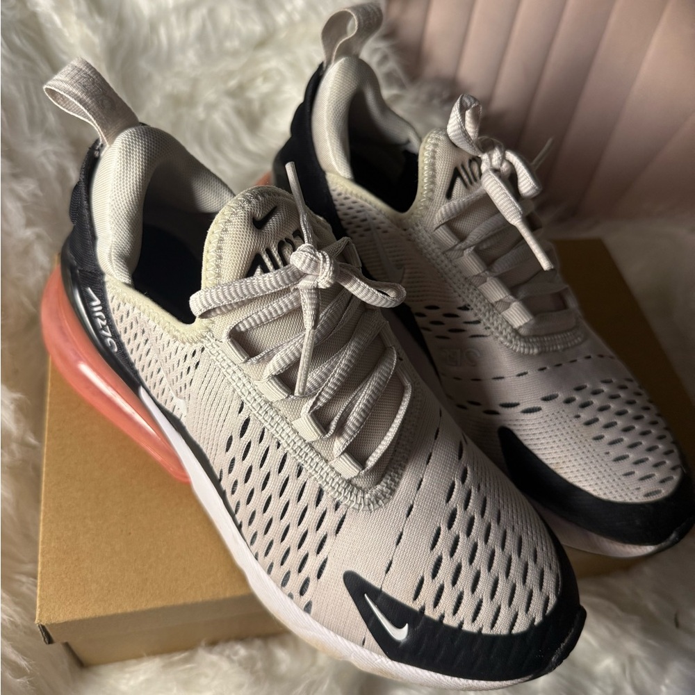 Nike Air Max 270 in Cream and Black with Pink Sole! Women’s size 6! 🩷